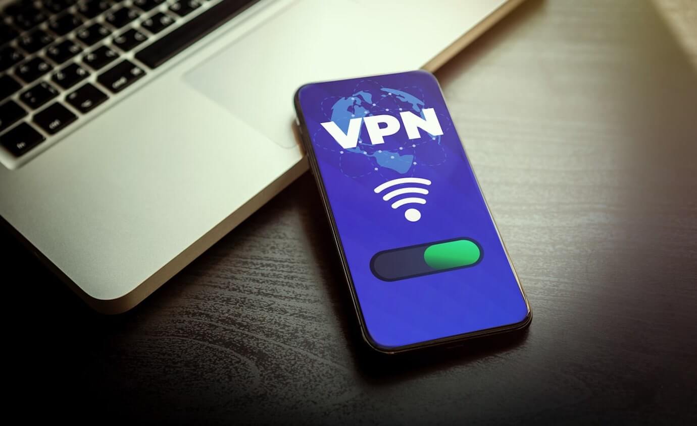iPhoneでもVPNに接続できる？設定方法とメリット、デメリットを解説